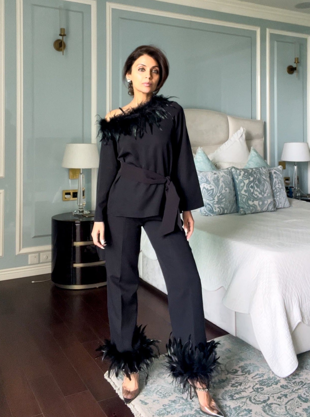 Nriti Shah In Black Showstopper Feathered Set